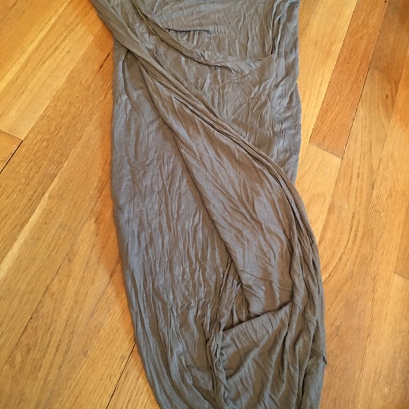 Grey half low to side skirt - Picture 2 of 2